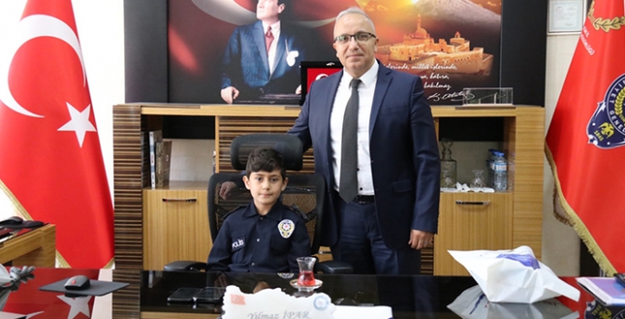 Kalp nakli bekleyen çocuğun polislik hayali bir günlüğüne gerçeğe dönüştü