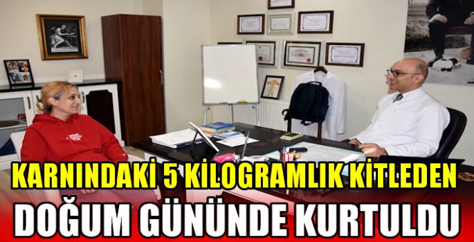 Karnındaki 5 kilogramlık kitleden doğum gününde kurtuldu