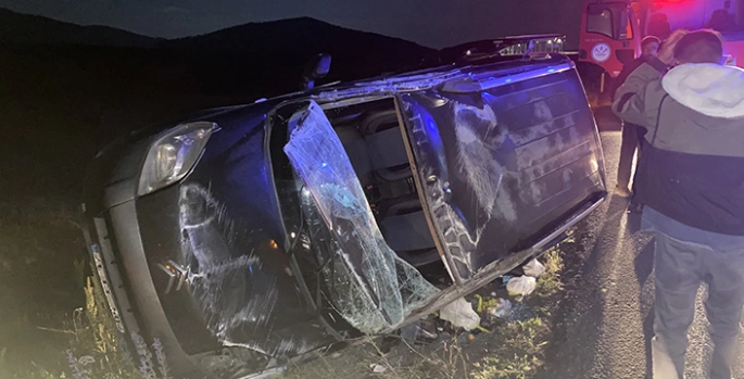 Kars'ta şarampole devrilen hafif ticari araçtaki 4 kişi yaralandı