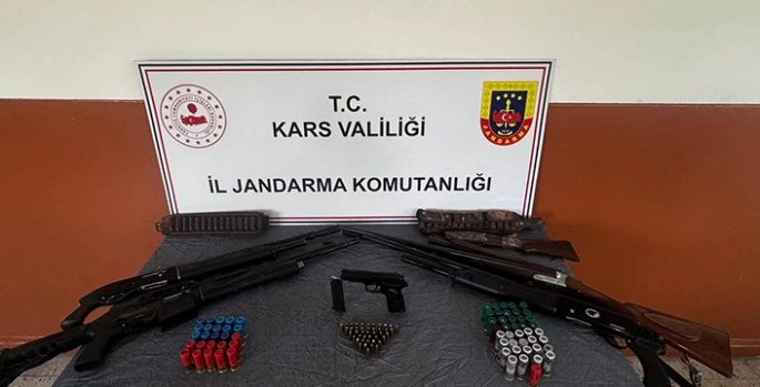 Kars'ta silah kaçakçılığı operasyonunda 4 zanlı yakalandı