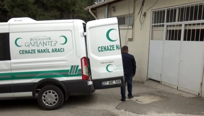Karşıya geçerken otomobilin çarptığı çocuk hayatını kaybetti