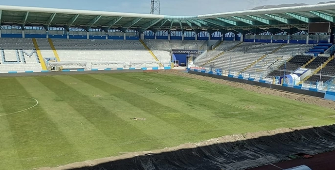 Kazım Karabekir Stadı'nın zemini hibrit çime dönüştürülüyor