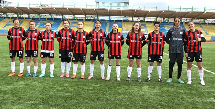 Kızlar futbol oynayamaz algısını yıktılar! Şimdi 1. Lig peşindeler