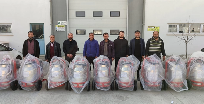 Malatya'da 50 depremzede yetiştiriciye süt sağım makinesi dağıtıldı