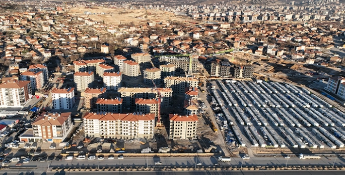 Malatya'da deprem konutlarının yapımı sürüyor