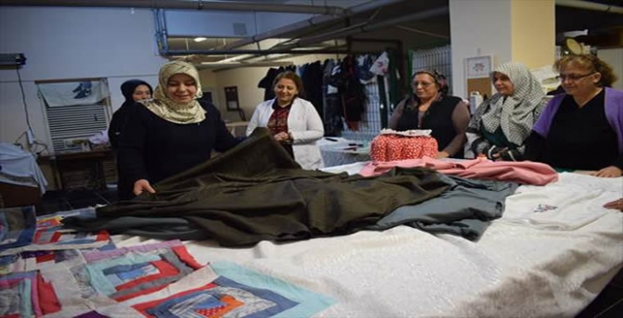 Malatya'da Halk Eğitim Merkezi kursiyerlerine kumaş desteği