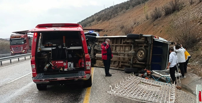 Malatya'da yolcu minibüsü devrildi