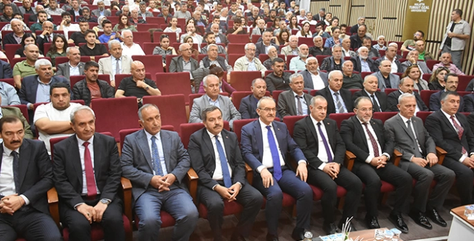 Malatya'da Zirai Don Sonrası Kayısıda Ağaç ve Bahçe Bakımı konferansı düzenlendi