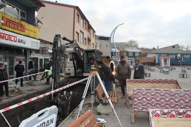 Malazgirt'te Kanalizasyon Çalışmaları Devam Ediyor