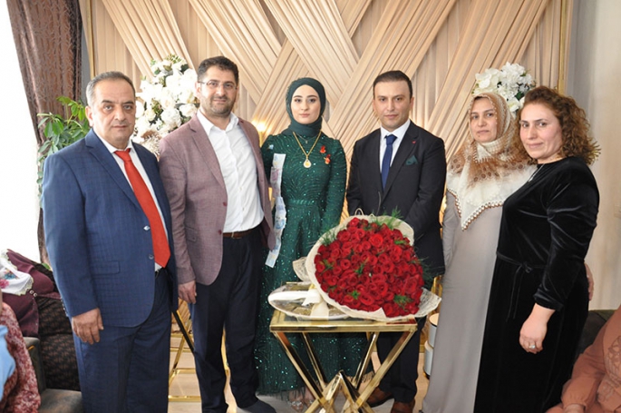 Malazgirtli iş Adamı Kaya’nın mutlu günü, kızı Sedef evliliğe ilk adımı attı 