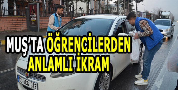 Muş'ta anlamlı ikram: iftara yetişemeyenlere ikram yapıldı!