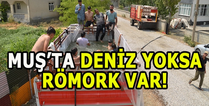Muş’ta deniz yoksa römork var: Serinlemenin yolunu buldular!