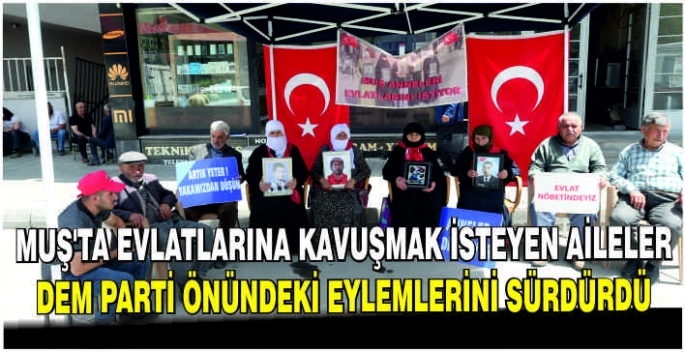 Muş'ta evlatlarına kavuşmak isteyen aileler DEM Parti önündeki eylemlerini sürdürdü
