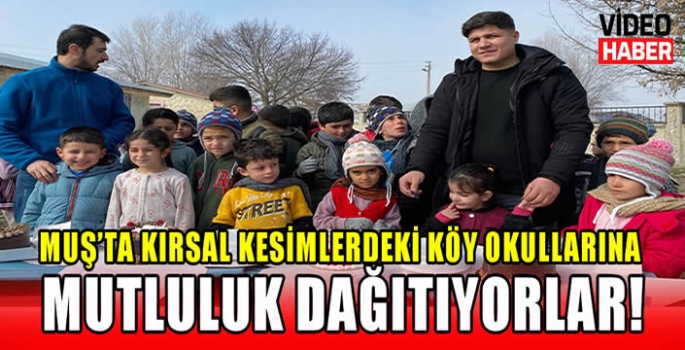 Muş'ta kırsal kesimlerdeki köy okullarına mutluluk dağıtıyorlar! 