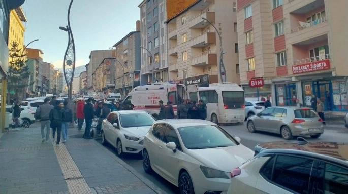 Muş’ta motosiklet minibüse arkadan çarptı: 1 Yaralı