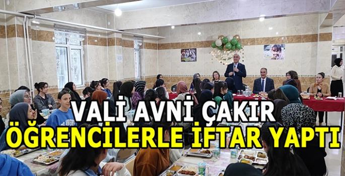 Muş Valisi Avni Çakır Öğrencilerle iftarda buluştu!