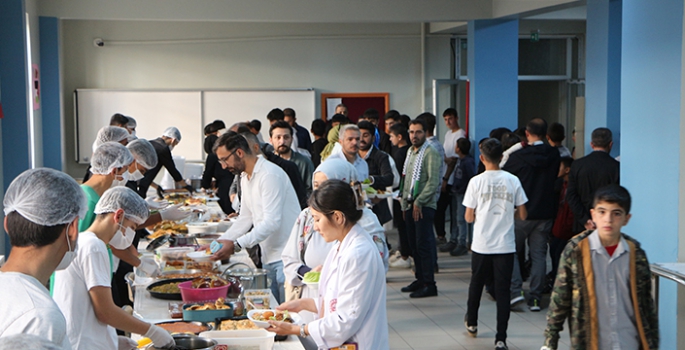 Öğretmen ve öğrencilerden Filistin yararına kermes