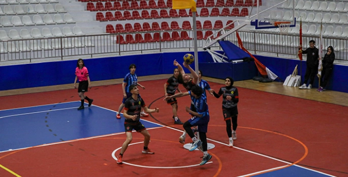 Okul Sporları Yıldızlar ve Gençler Korfbol Grup Müsabakaları Hakkari'de başladı