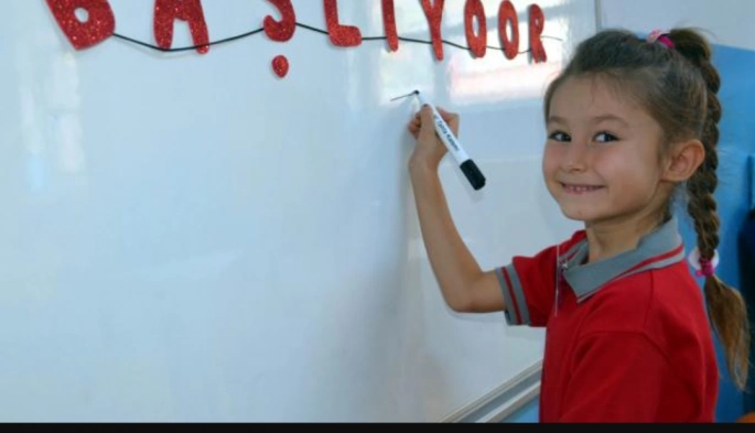Okullarda serbest kıyafet kalkıyor, yeniden forma geliyor