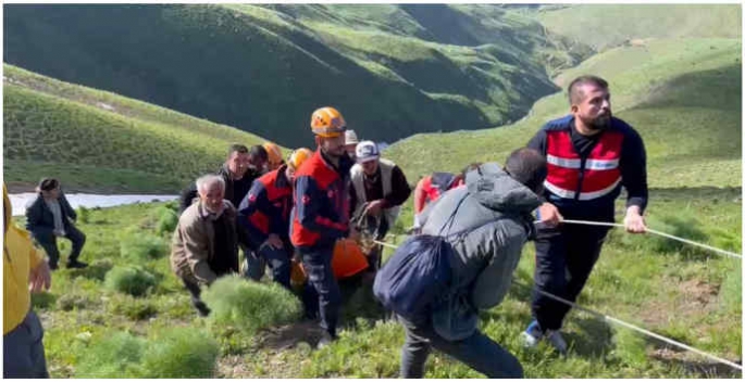Ot toplarken kayalıktan düşerek yaralanan kişi için seferber oldular