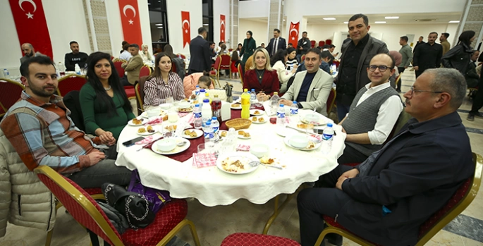 Patnos Kaymakamı Taş yetim çocuklarla iftar yaptı