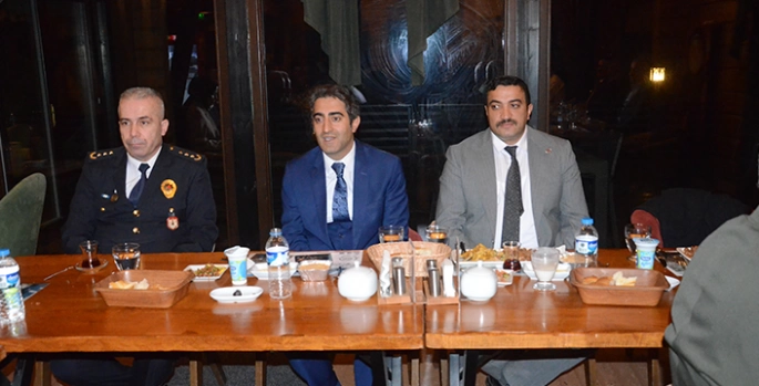 Sarıkamış'ta şehit aileleri ve gaziler onuruna iftar verildi