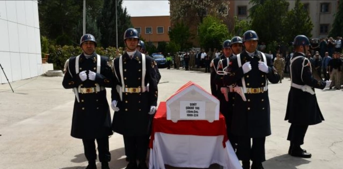 Silahı kazara ateş alan asker şehit oldu