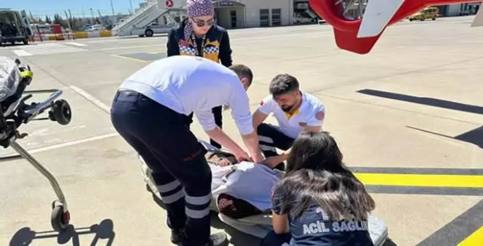 Şırnak'ta ambulans helikopter 91 yaşındaki hasta için havalandı