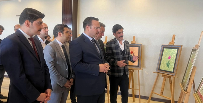 Sivrice'de ebru sergisi açıldı