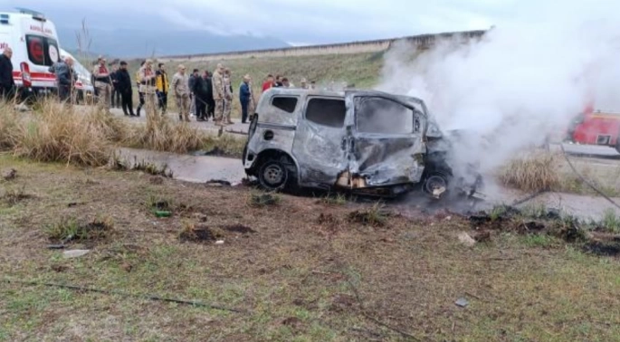 Trafik kazasında 2 kişi öldü, 2 kişi yaralandı