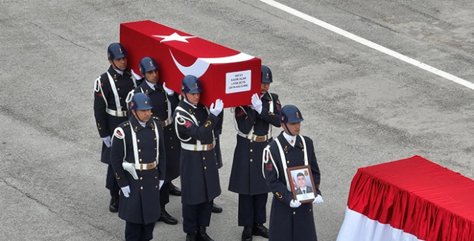 Tunceli'de halı sahada fenalaşarak yaşamını yitiren astsubayın cenazesi törenle memleketine uğurlandı