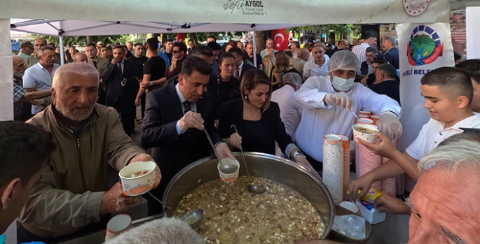 Tunceli'de muharrem ayı dolayısıyla aşure dağıtıldı