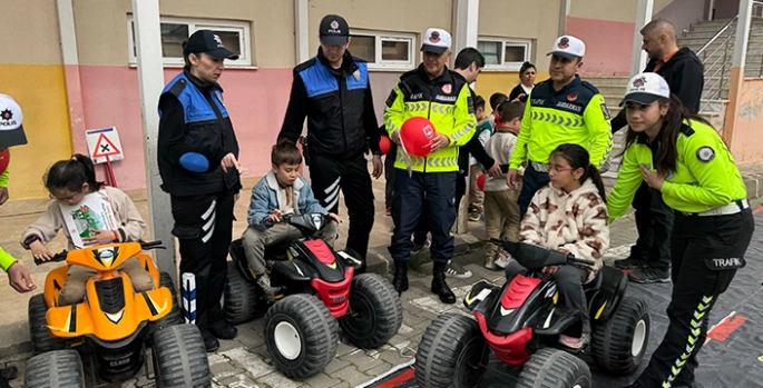 Tunceli'de öğrencilere trafik kuralları ve deprem eğitimi verildi