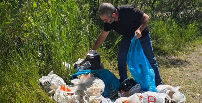 Tunceli'de ziyaretçilerin Munzur Vadisi'ne bıraktığı çöpler ekiplerce toplandı