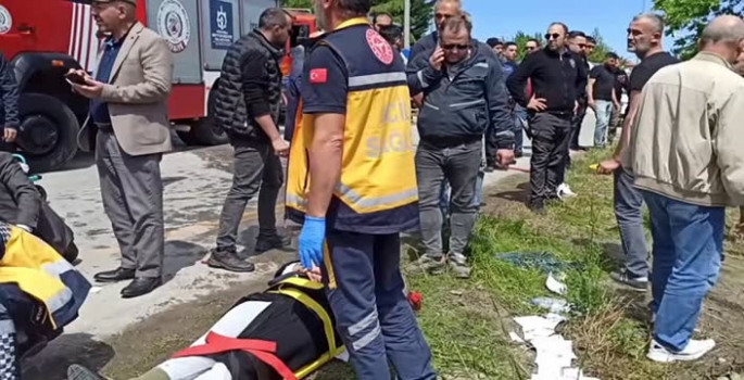 Tüp yüklü kamyonetle hafif ticari araç çarpıştı, 5 kişi yaralandı