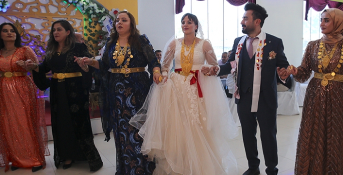 Ukraynalı doktor, Hakkari'ye gelin geldi