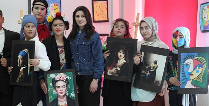 Ünlü ressamların eserlerini canlandırdılar