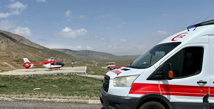 Van'da 35 yaşındaki hasta ambulans helikopterle hastaneye ulaştırıldı