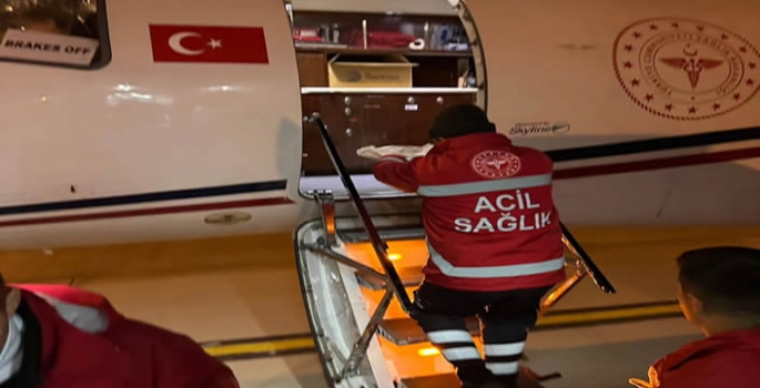 Van'da ambulans uçak 10 günlük bebek için havalandı