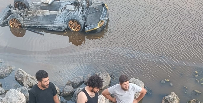 Van'da Erçek Gölü'ne devrilen otomobilde 3 kişi yaralandı