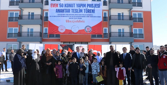 Van'da eşleri vefat eden 51 kadın için yapılan konutlar teslim edildi
