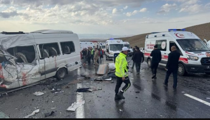 Van’da katliam gibi kaza!Ölü ve yaralılar var