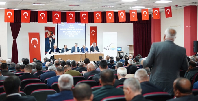Van'da kurum amirleriyle muhtarlar bir araya geldi