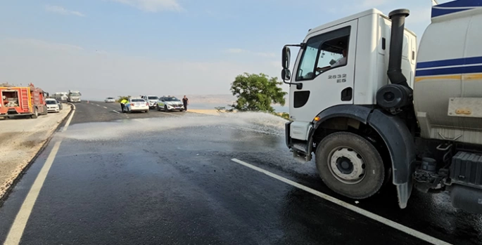 Van'da minibüsle otomobilin çarpıştığı kazada 14 kişi yaralandı