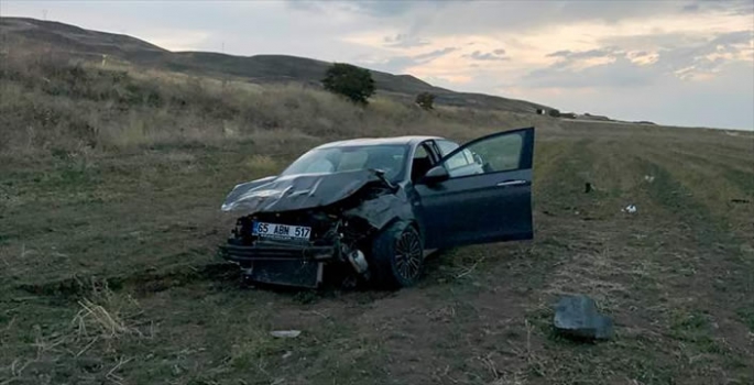 Van'da otomobil devrildi: 2 ölü 1 yaralı