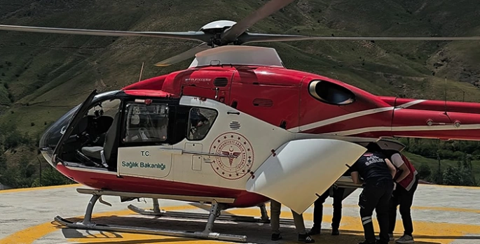 Van'da solunum sıkıntısı yaşayan hasta, ambulans helikopterle hastaneye nakledildi