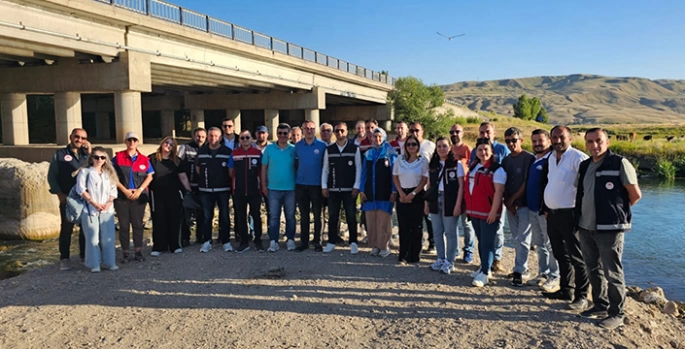 Van'da su ürünleri kontrol ekipleri inci kefallerinin üreme alanlarını denetledi