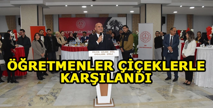 Van'da yeni atanan öğretmenler çiçeklerle karşılandı