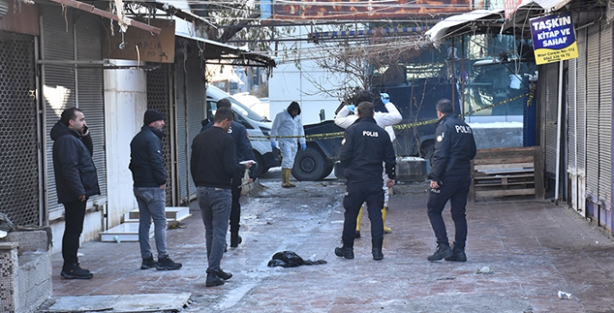 Van'daki Mısır Çarşısı'nda çıkan yangının nedeni araştırılıyor