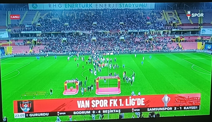 Vanspor FK 1.Lige yükseldi 
